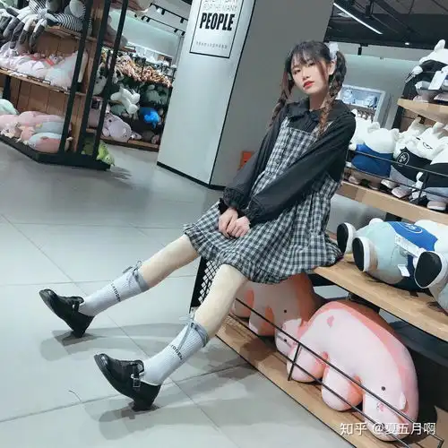 165左右的女生走日系软妹萝莉风会很奇怪吗 165左右的女生走日系软妹萝莉风会很奇怪吗