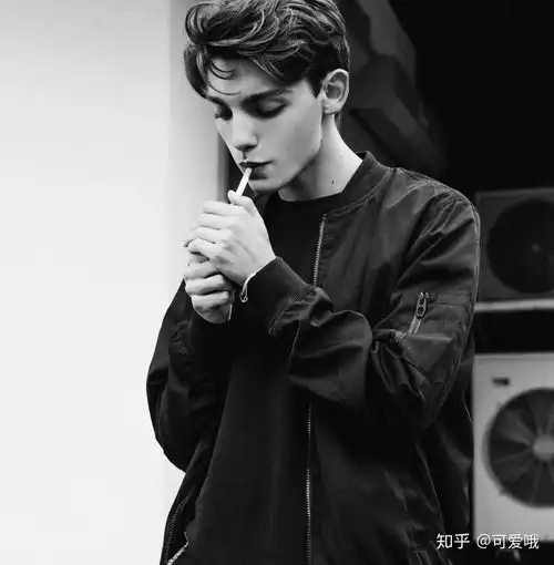  有无酷一点的抽烟男头