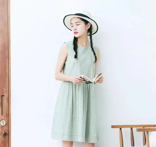  种草最接近大自然的色系,草绿色连衣裙怎能缺少