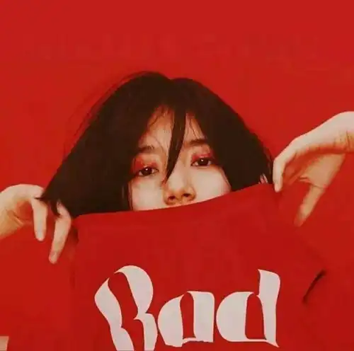 女生头像红色系动漫图片