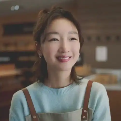 周冬雨太适合穿吊带裤了,穿着一身薄荷绿毛衣,看起来可爱又清新 周冬雨太适合穿吊带裤了,穿着一身薄荷绿毛衣,看起来可爱又清新