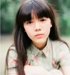  女生齐刘海烫什么卷发好看,齐刘海卷发发型大全