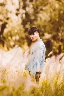  刘帅曝初秋治愈系写真清新少年暖萌人心