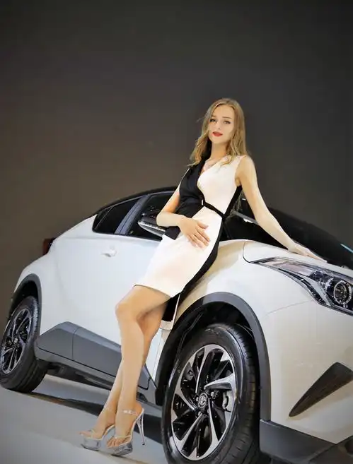  2018成都车展火锅撸串之余美女和新车总有你喜欢的