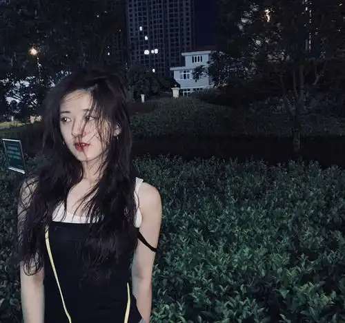  赵露思精致壁纸福利啊