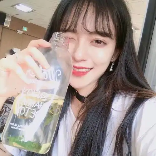 甜美系女头像侧脸空气刘