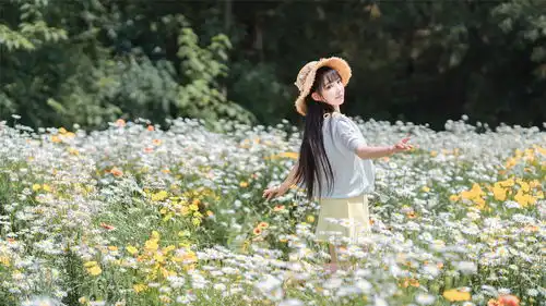  治愈系美女性感写真,夏日治愈吊带,点击图片链接获取fuli内容肖像
