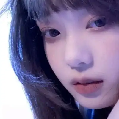 emo系头像现实的脸上