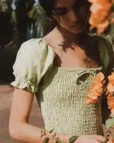  穿上这抹清新的牛油果绿,仿佛呼吸都变的高级了