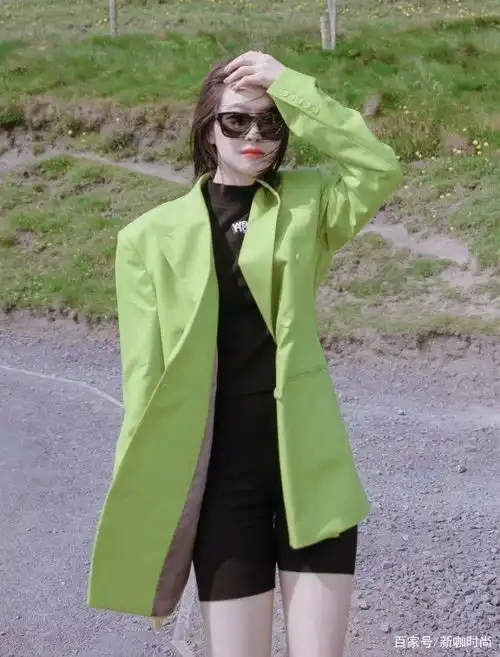 终于get到朱亚文老婆的美,穿白绿色运动服活力满满,清新又养眼 终于get到朱亚文老婆的美,穿白绿色运动服活力满满,清新又养眼