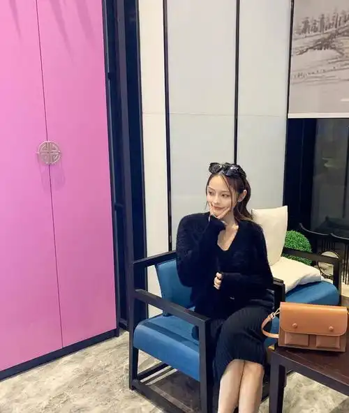 王祖贤的港风穿搭火了钟楚曦杨幂都超爱,一秒变身复古摩登女郎 王祖贤的港风穿搭火了钟楚曦杨幂都超爱,一秒变身复古摩登女郎