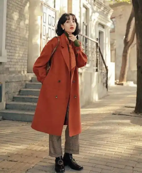 冬季大火的复古暖色系穿搭,好看洋气,新年圣诞这么穿就对look 冬季大火的复古暖色系穿搭,好看洋气,新年圣诞这么穿就对look