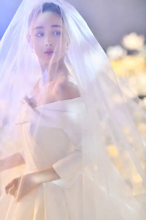 张馨予伴娘颜值爆表,这一位网友直呼看花啦 张馨予伴娘颜值爆表,这一位网友直呼看花啦