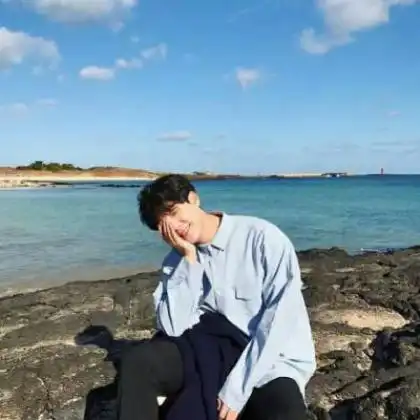  男生头像真人帅气好看,浑身上下透露着酷酷的气息