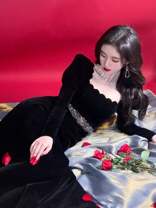 做一个会营造氛围感的女人,来和鞠婧祎学穿搭吧,chic又高级 做一个会营造氛围感的女人,来和鞠婧祎学穿搭吧,chic又高级