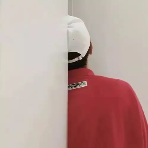  男生头像张嘴却吐不出半颗星辰