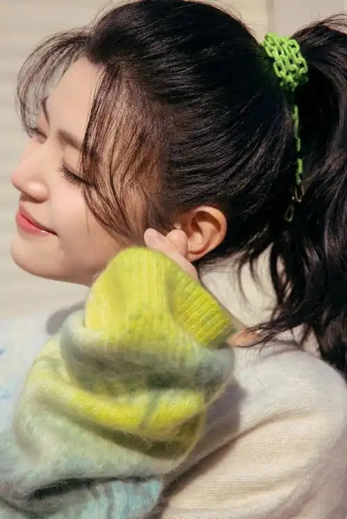 陈妍希半熟恋人2恋综首秀绿色系穿搭配高马尾青春活力 陈妍希半熟恋人2恋综首秀绿色系穿搭配高马尾青春活力