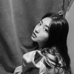  昭妍黑白女图