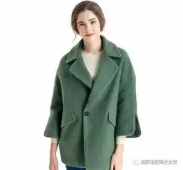  你的秋冬红唇look配绿色系毛呢外套,