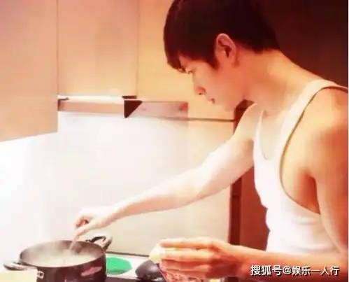  陈学冬晒出自己的家,暖色系色调超温馨,下次装修也要借鉴下