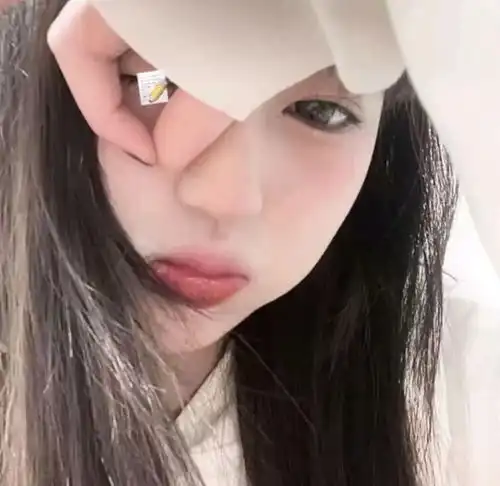 ins冬季温柔风女生头像 ins冬季温柔风女生头像