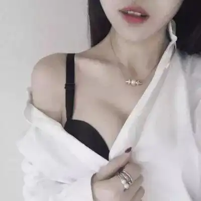 禁欲系女神头像白衬衣