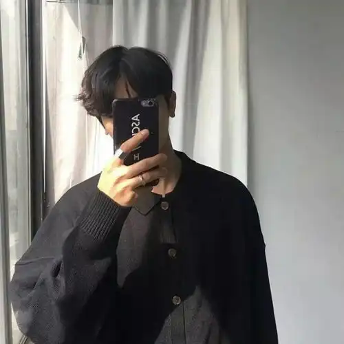  帅气小哥哥头像快保存吖