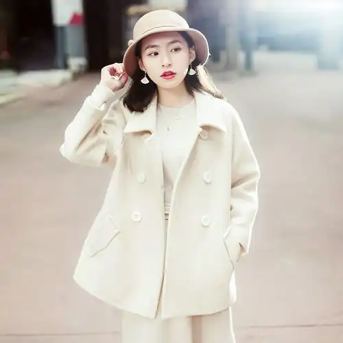青春文艺的短款毛呢大衣,轻松驾驭,温柔显气质 青春文艺的短款毛呢大衣,轻松驾驭,温柔显气质