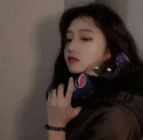 女生眼睛部位丧系头像女