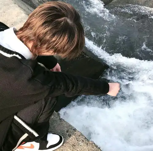 高冷男头我只记得那年盛夏他惊艳了我 高冷男头我只记得那年盛夏他惊艳了我