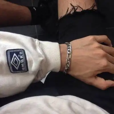 带字的有纹身的手控女生头像 带字的有纹身的手控女生头像