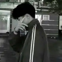 男生头像一个很丧的人,不值得被爱 男生头像一个很丧的人,不值得被爱