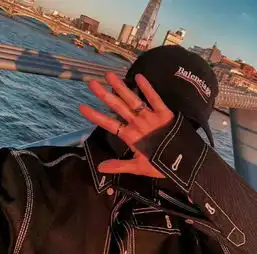 红色系列男生头像沃尔夫