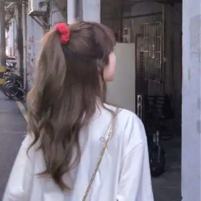  网易云热评刚参加完青梅竹马的婚礼,今天的她好漂亮,看见礼堂里的她