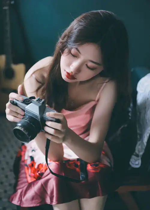 性感美女时尚写真,清纯90后复古红唇电眼吊带长裙港风,养眼迷人 性感美女时尚写真,清纯90后复古红唇电眼吊带长裙港风,养眼迷人