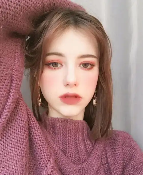  17岁俄罗斯妹子走红,韩妆化得出神入化,被封为人间水蜜桃