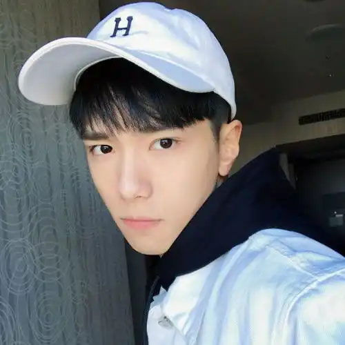 治愈系男生头像欧美帅哥