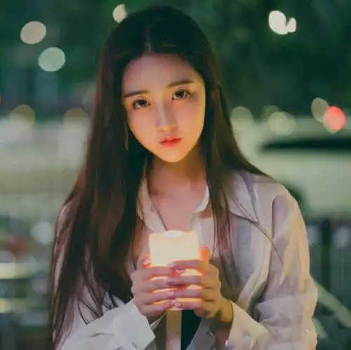 甜美系女头像侧脸马尾