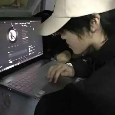 微丧男生不露脸头像