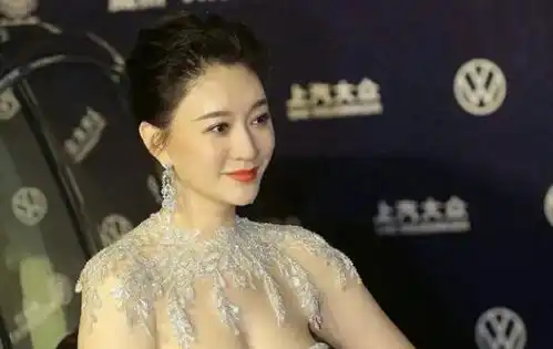 爱笑的李小冉,光鲜亮丽的背后,有着一段不为人知的心酸故事 爱笑的李小冉,光鲜亮丽的背后,有着一段不为人知的心酸故事