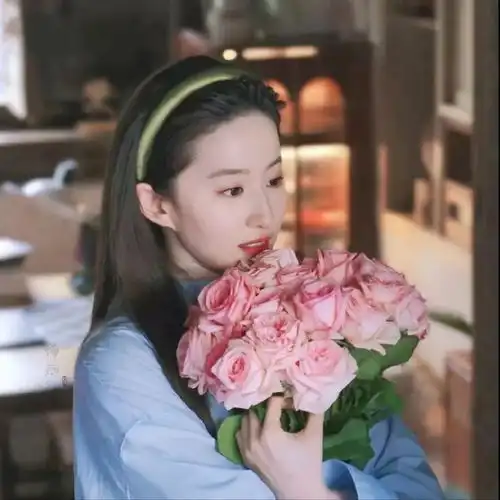  我发现大家对刘亦菲的包容度好高,要是其他女明星要被骂死了吧
