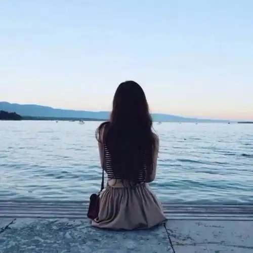 唯美孤独头像女侧脸