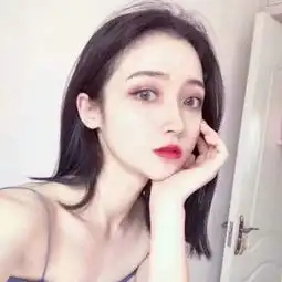 甜美系女头像侧脸润唇膏