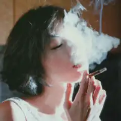  微信女生头像霸气抽烟的微信女生抽烟霸气头像