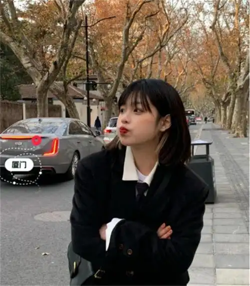  2021年流行的四款短发齐肩烫发复古甜美,这款是猫系女友感