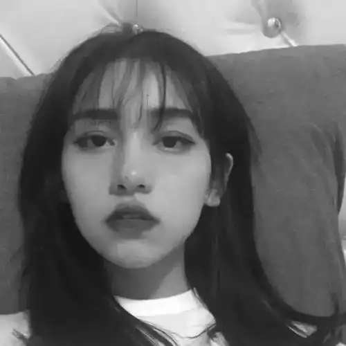  黑白女生头像有点丧,有点唯美