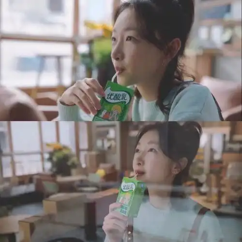 周冬雨太适合穿吊带裤了,穿着一身薄荷绿毛衣,看起来可爱又清新 周冬雨太适合穿吊带裤了,穿着一身薄荷绿毛衣,看起来可爱又清新