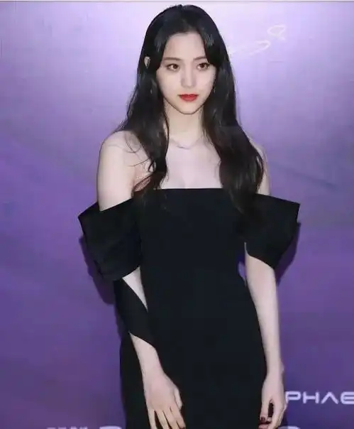 欧阳娜娜的港风妆容也太飒了叭还有女生不心动吗 欧阳娜娜的港风妆容也太飒了叭还有女生不心动吗