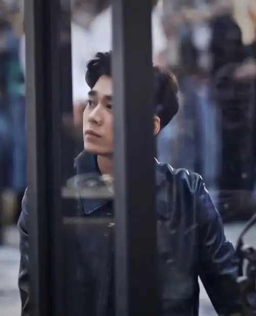 粉丝晒李易峰活动生图,侧颜和睫毛抢镜,氛围感拉满了 粉丝晒李易峰活动生图,侧颜和睫毛抢镜,氛围感拉满了