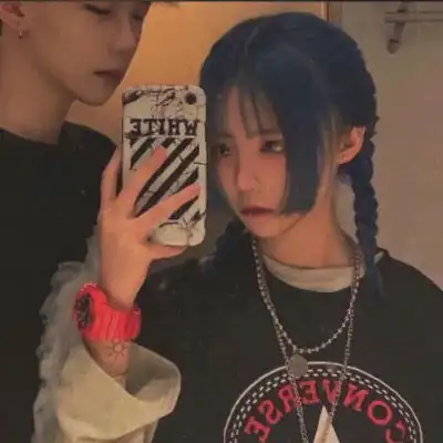 情侣头像高冷霸气双人一人一半我的爱人王中王 情侣头像高冷霸气双人一人一半我的爱人王中王